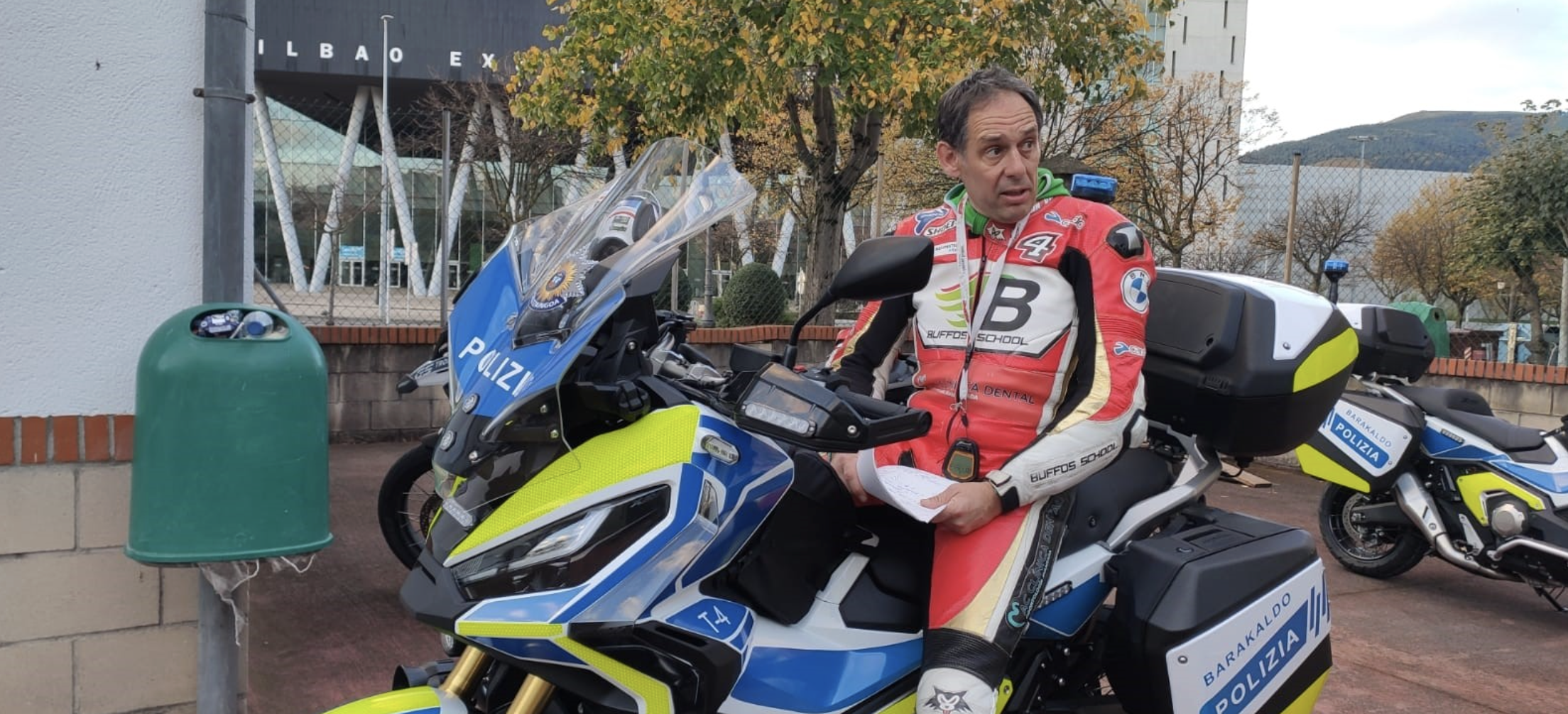 Miguel Durán impartiendo curso moto